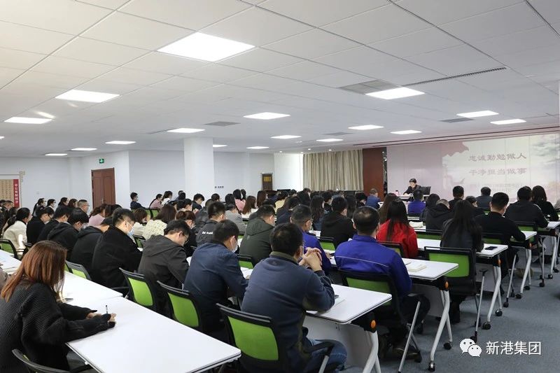 “忠誠(chéng)勤勉做人 干凈擔(dān)當(dāng)做事”——紅領(lǐng)書記田園主講新港商學(xué)院第十四期培訓(xùn)