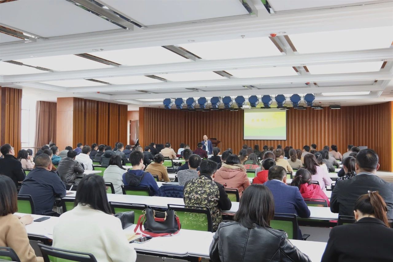 珍惜平臺(tái)，敬畏良知，共創(chuàng)新港百年基業(yè)——新港商學(xué)院第八講開課